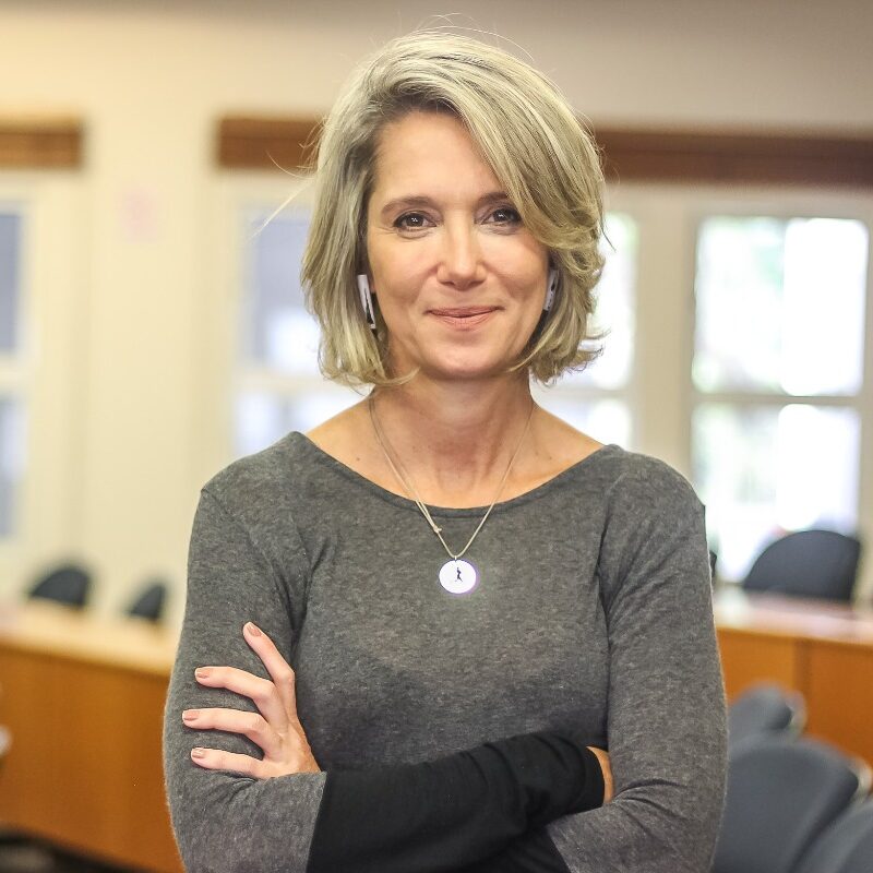 Foto da professora Graziela Fortunato