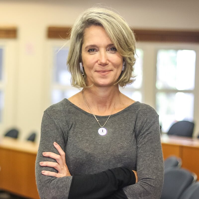 Foto da professora Graziela Fortunato