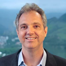 Foto do professor Marcello Póvoa