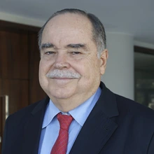 Foto do professor Luiz Roberto