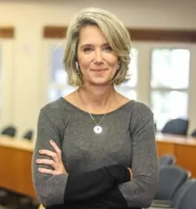 Foto da professora Graziela Fortunato