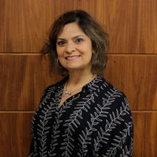 Foto da professora Ana Claudia