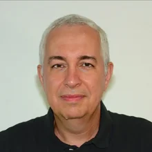 Foto do professor Augusto Arenaro